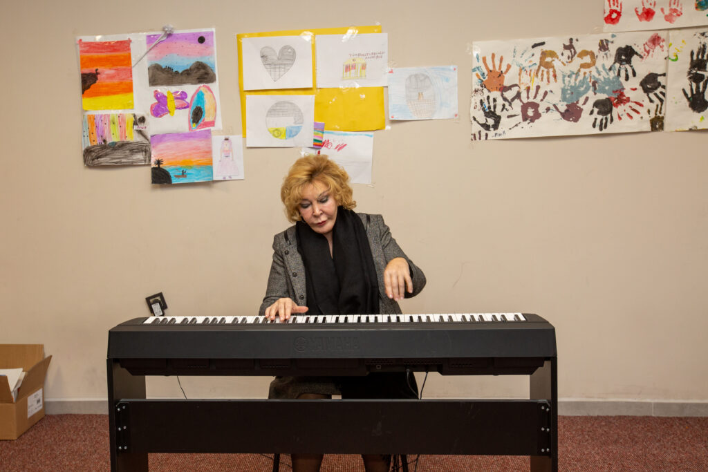 Elena çekiç müzik akademi - Piyanonun yıldızları depremzedeler için parladı